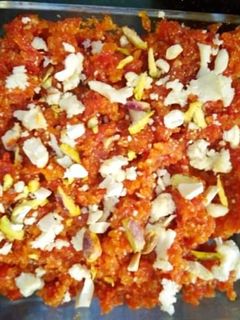 गाजर का हलवा (Gajar ka halwa recipe in Hindi) रेसिपी मुख्य फोटो