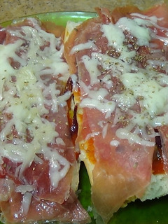 Una foto de Panini de jamón y queso
