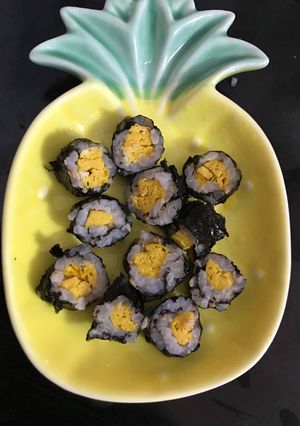 Hình của món Cơm cuộn rong biển.