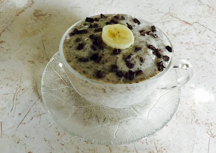 Banana, chia seed pudding