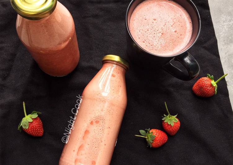 Langkah Mudah untuk Membuat Strawberry Smoothie 🍓🍓 yang Lezat