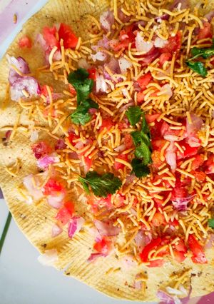 A picture of Masala papad.
