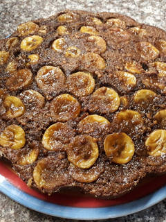 Una foto de Torta de banana y café