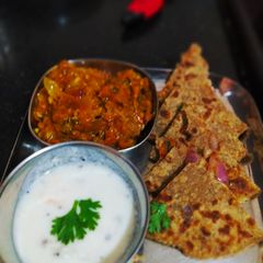 A picture of Stuffed onion paratha.