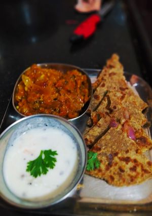 A picture of Stuffed onion paratha.