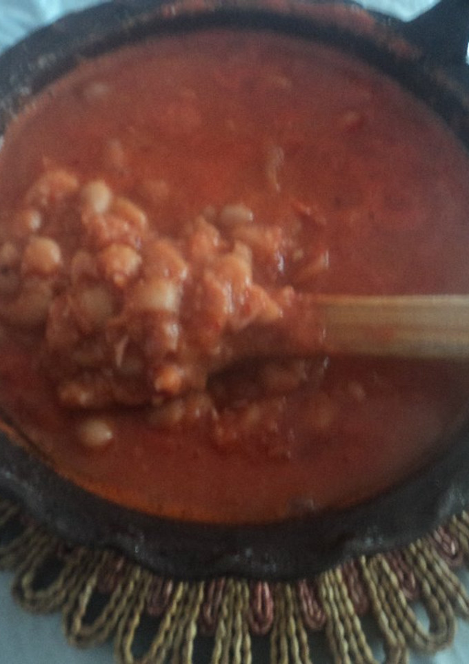 Una foto de Frijoles con chorizo para totopos o botana