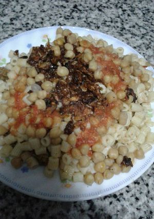 A picture of Egyptian Koshari.