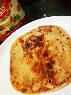 अचारी पराठा (Achari paratha recipe in hindi) रेसिपी मुख्य फोटो