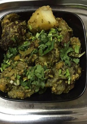 गुजराती उंधियू (Gujarati undhiyu recipe in hindi) रेसिपी मुख्य फोटो