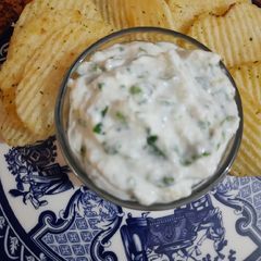 A picture of Yogurt garlic dip.