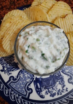 A picture of Yogurt garlic dip.