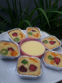 Foto resep Fruit pastry cake with creamy saus