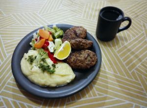 Una foto de Kadinbudu köfte / Albóndigas de arroz 🥩🌾