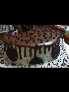 ચોકલેટ ઓરિઓ ટ્રફ્લ કેક (( Chocolate Oreo Truffle Cake Recipe In Gujarati) રેસીપી મુખ્ય ફોટો