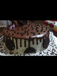 ચોકલેટ ઓરિઓ ટ્રફ્લ કેક (( Chocolate Oreo Truffle Cake Recipe In Gujarati) રેસીપી મુખ્ય ફોટો