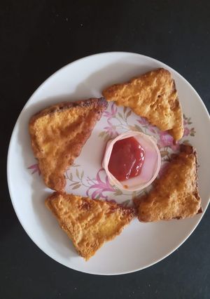 A picture of Bread pakoda.