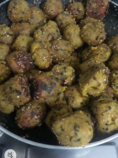 મેથી ના મુઠીયા (Methi Muthia Recipe In Gujarati) રેસીપી મુખ્ય ફોટો
