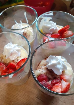 Epres pudingos pohárkrém recept fotója