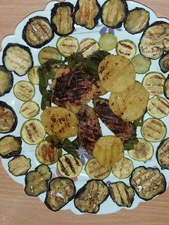عکسی از دستور سبزیجات گریل شده و مرغ گریل با رب انار