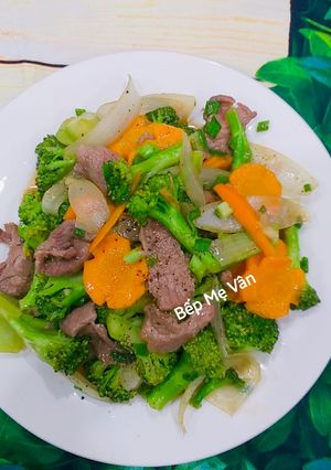 Hình của món Thịt bò xào súp lơ xanh.