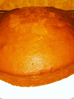 A picture of Easy vanilla lemon cake 😋🎂.