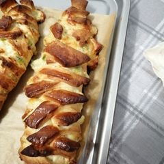 A picture of Chicken bread roll.