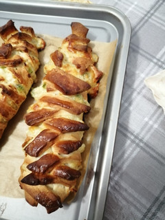 A picture of Chicken bread roll.