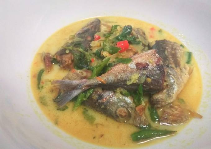 Resep Ikan Layang Santan Pedas / Resep Ikan Kembung Kuah Resep Ikan Layang Santan Pedas / Resep Ikan Kembung Kuah