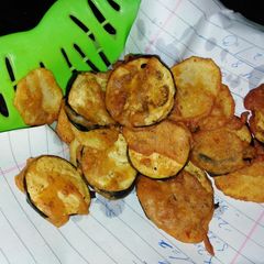 A picture of Crispy brinjal and potato pakora.