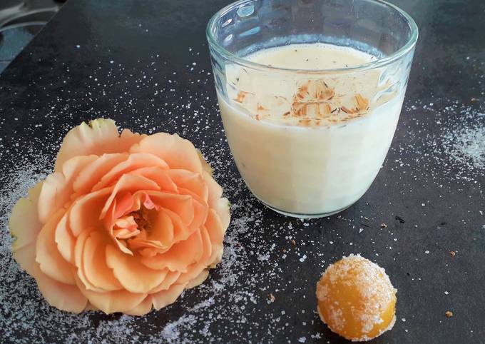 Smoothie au yaourt kéfir, mirabelles et  lait d'amande