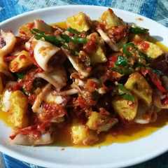 รูปของ Cumi balado mix kentang 🐙