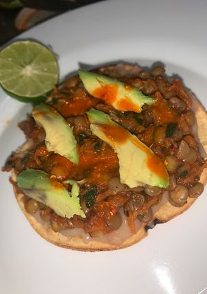 Una foto de Tostadas de lentejas