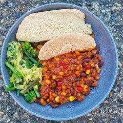 A picture of Steamed bread with quorn and veggie.
