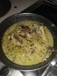 Una foto de Verdel en salsa con verde con guisantes