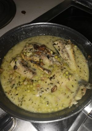 Una foto de Verdel en salsa con verde con guisantes