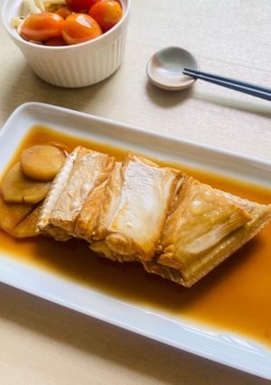 A picture of Simmered Leather Jacket in ginger soy sauce.