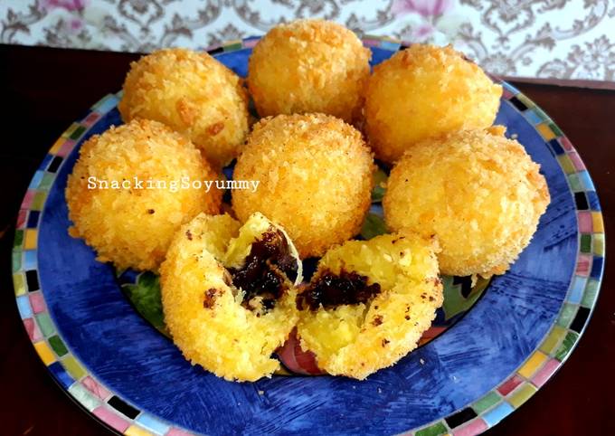 Resep Bola Singkong Keju isi Coklat oleh Snacking SoYummy ...