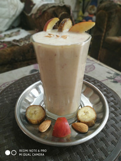 A picture of Apple banana shake.