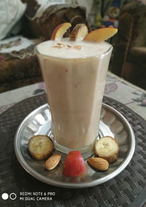 A picture of Apple banana shake.
