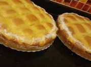 Una foto de torta de naranja con almíbar