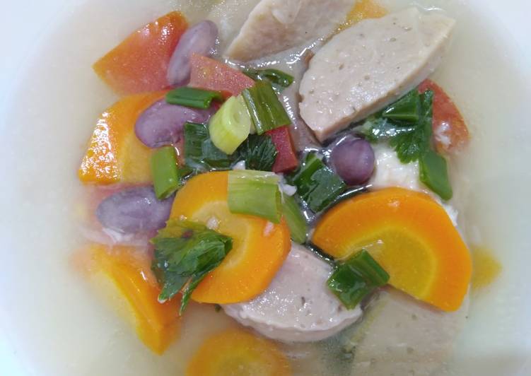 Sop bakso dengan kacang merah