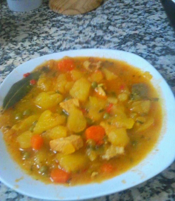 Foto principal de Guisado de patatas con carne y almendras