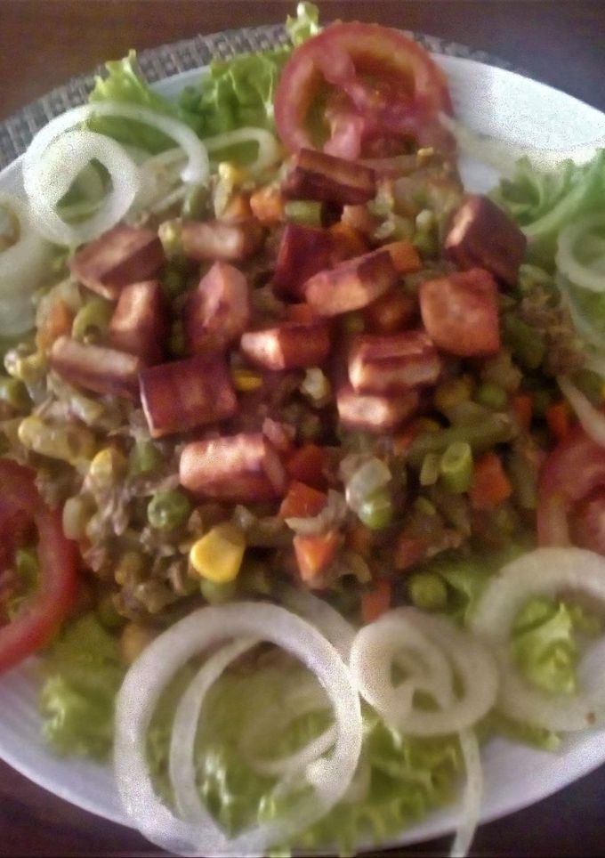 Una foto de Ensalada de Verduras, Atún y Mojarra
