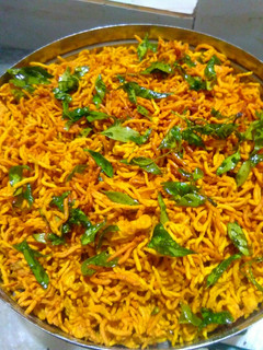 बेसन के सेव(besan ki sev recipe in hindi) रेसिपी मुख्य फोटो