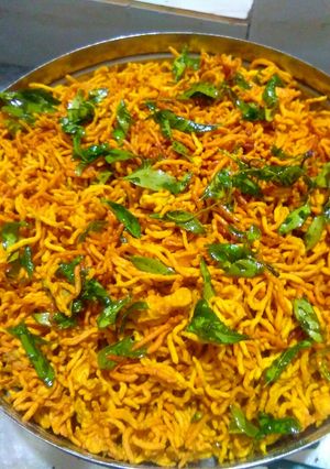 बेसन के सेव(besan ki sev recipe in hindi) रेसिपी मुख्य फोटो