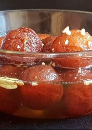 A picture of Gulab jamun.