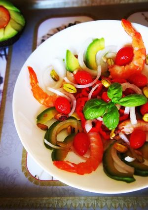 Foto principal de Ensalada de aguacate, gambas y pistachos