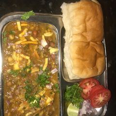 A picture of Misal pav.