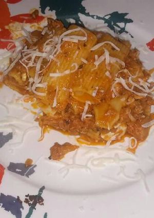 Una foto de Rigatoni con atún