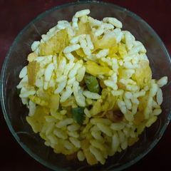 A picture of Kurmure Chivda.